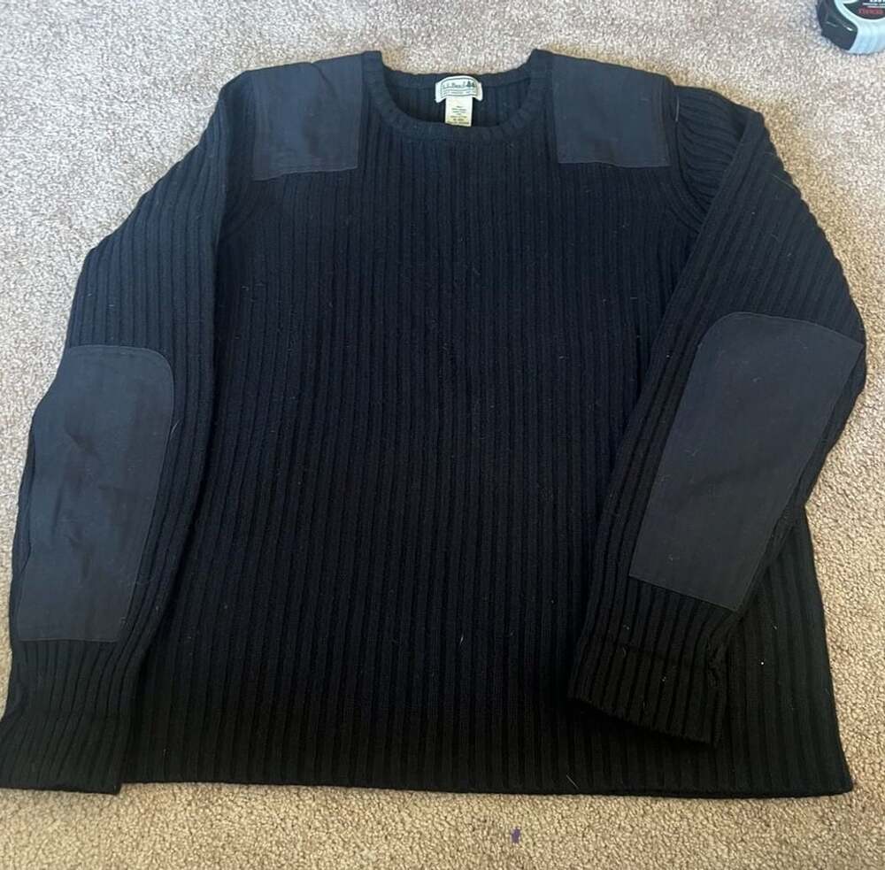 L.L. Bean Commando Sweater Size XL-REG Black Merino Lambs Wool Elbow Patches